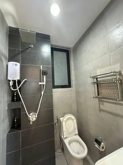 Perfect Ktv Set & Netflix 3 Queen Bed Seaview Jelutong Malaysia