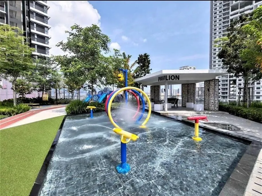 Perfect Ktv Set & Netflix 3 Queen Bed Seaview Jelutong Apartment